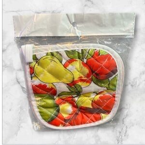 Vintage 7 inch apple and pear square quilted pot holder’s set of 2